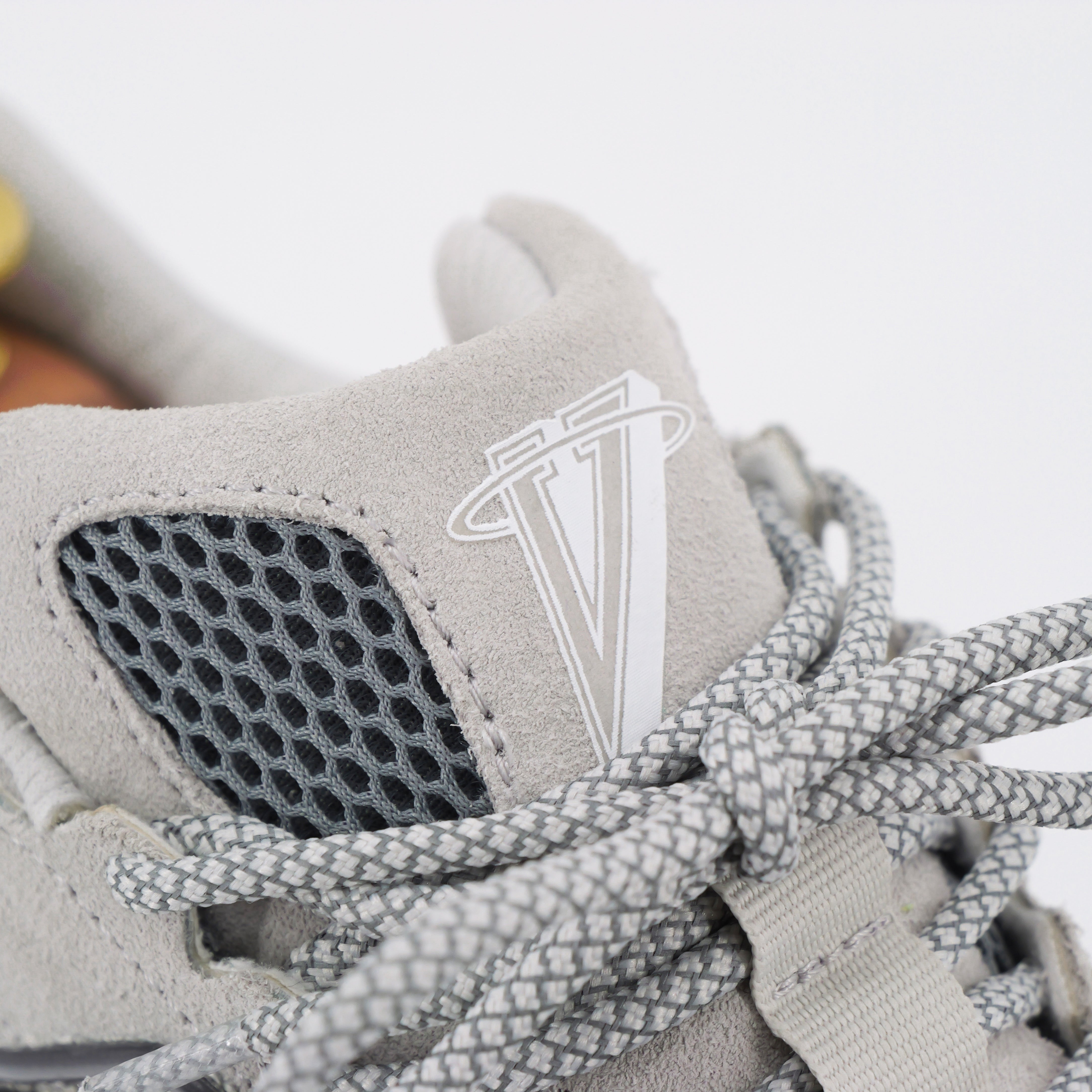 VRTX AT84 STONE GREY