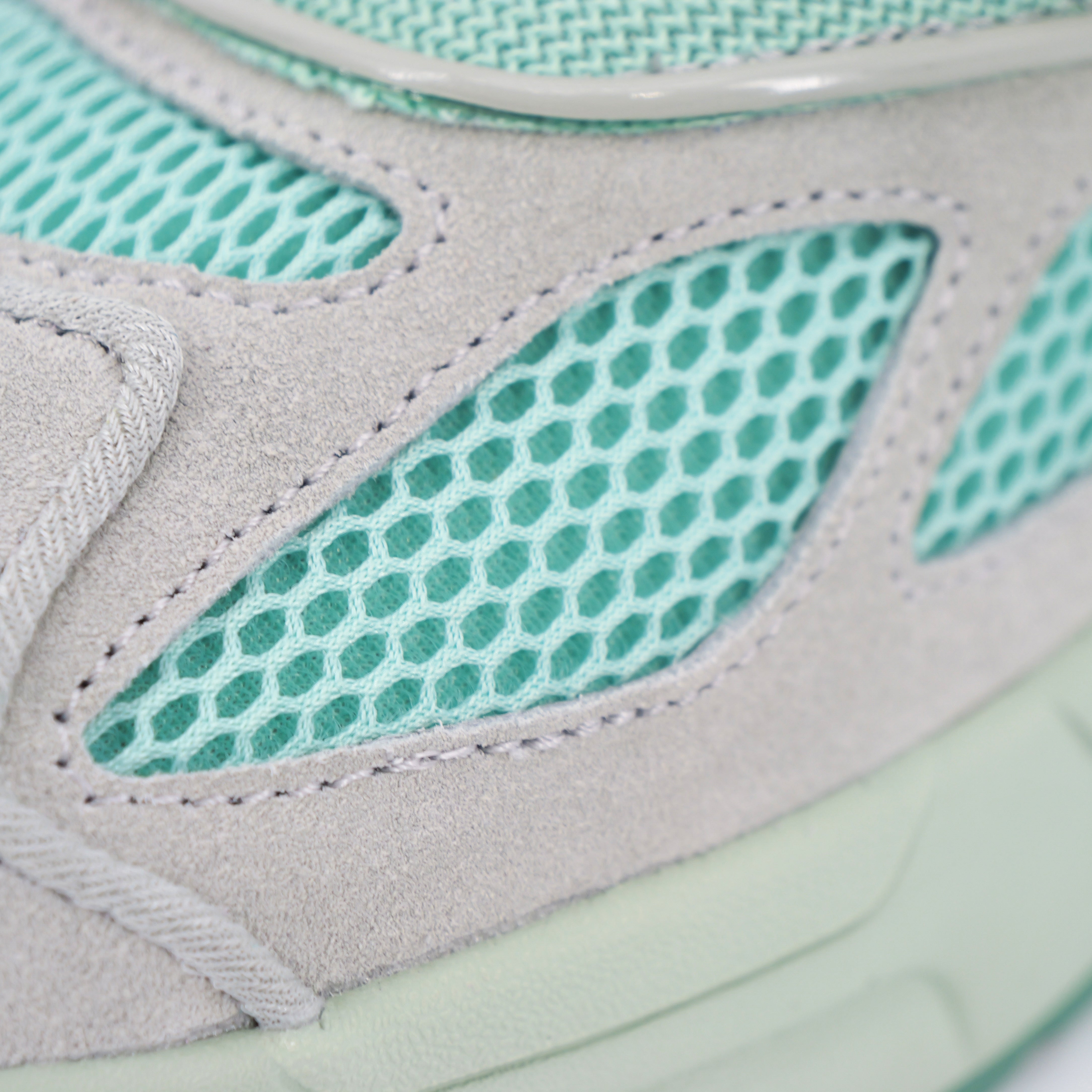 VRTX AT84 MINT GREY