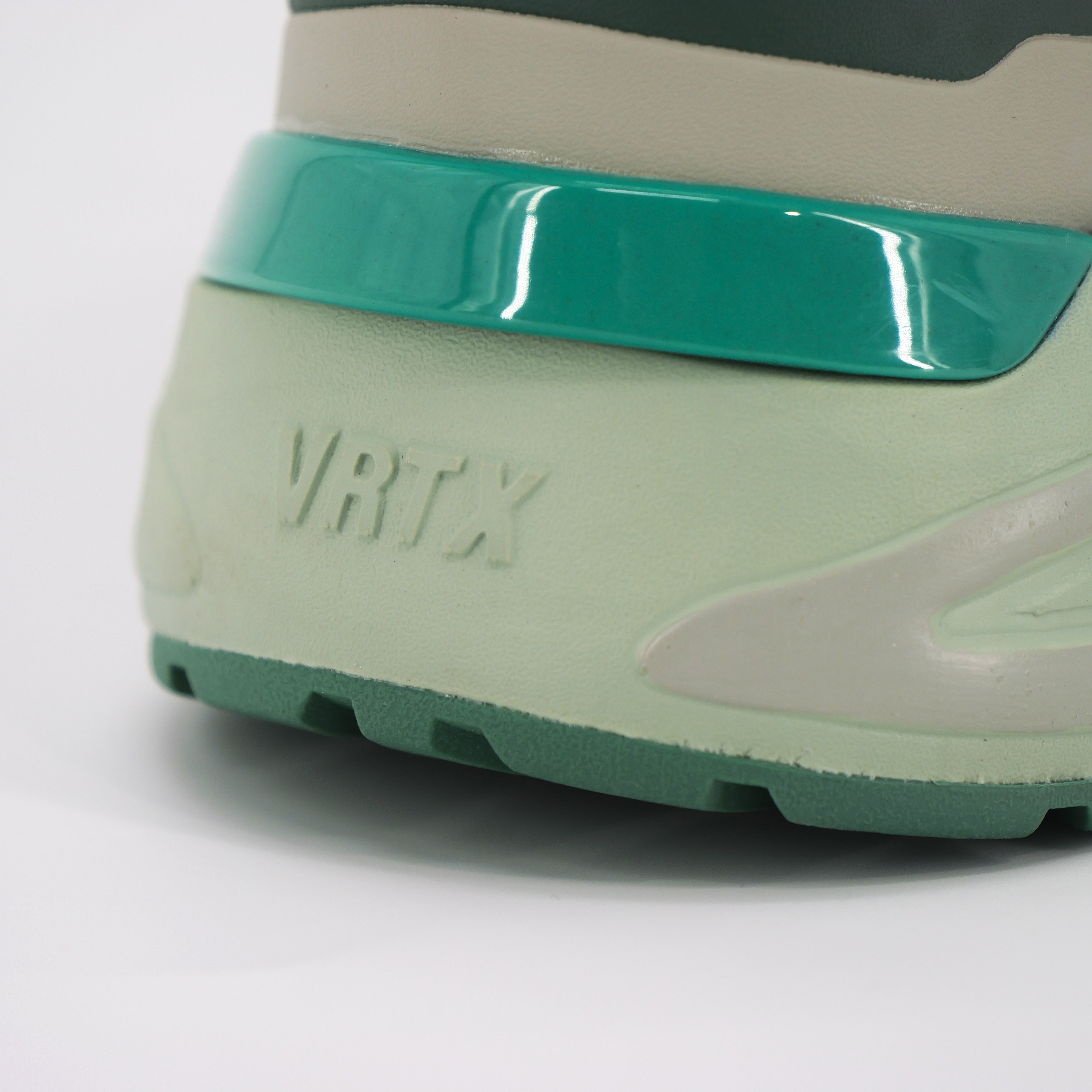VRTX AT84 MINT GREY