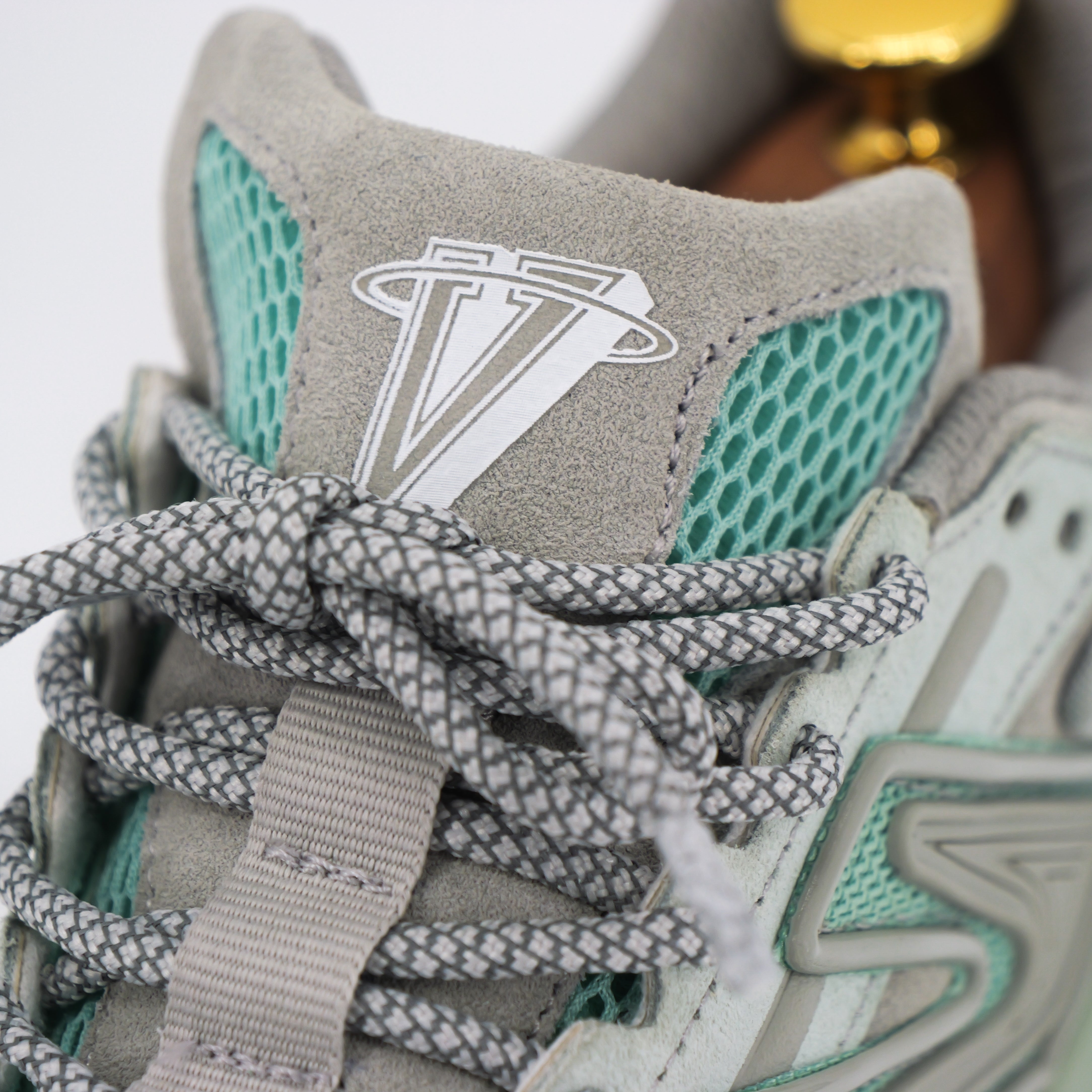 VRTX AT84 MINT GREY